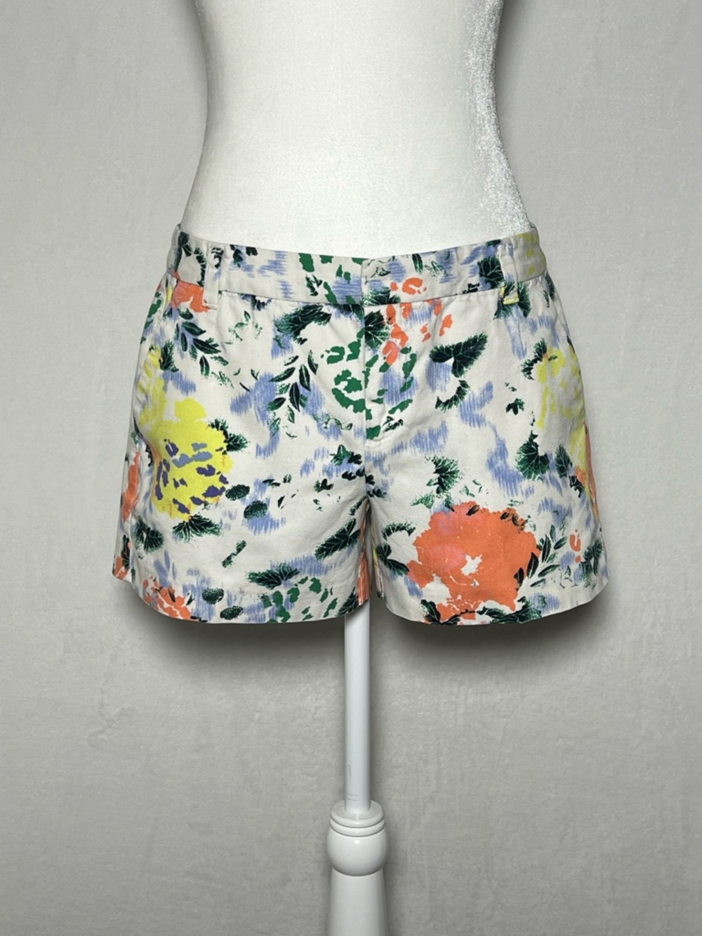 GAP Low Rise White with Multicolor Floral Print Shorts - size 4